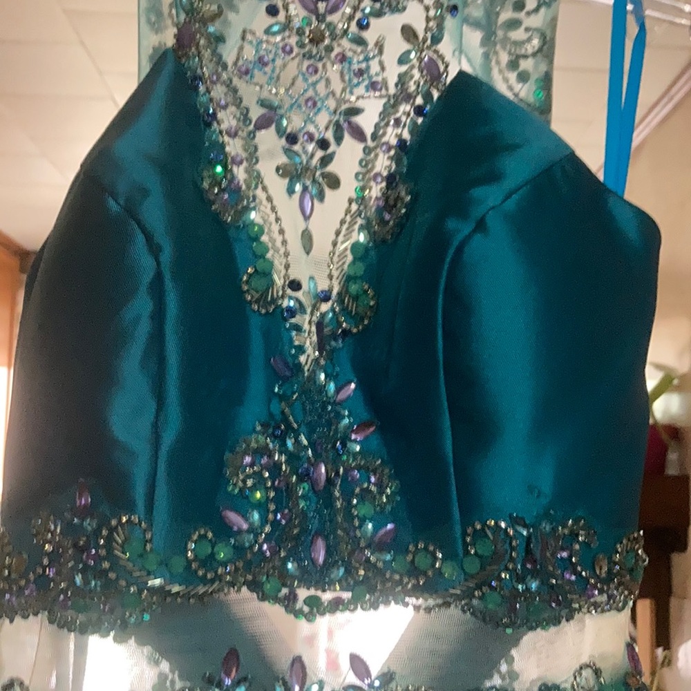Beautiful turquoise ballgown prom dress size 0 no damage never worn.